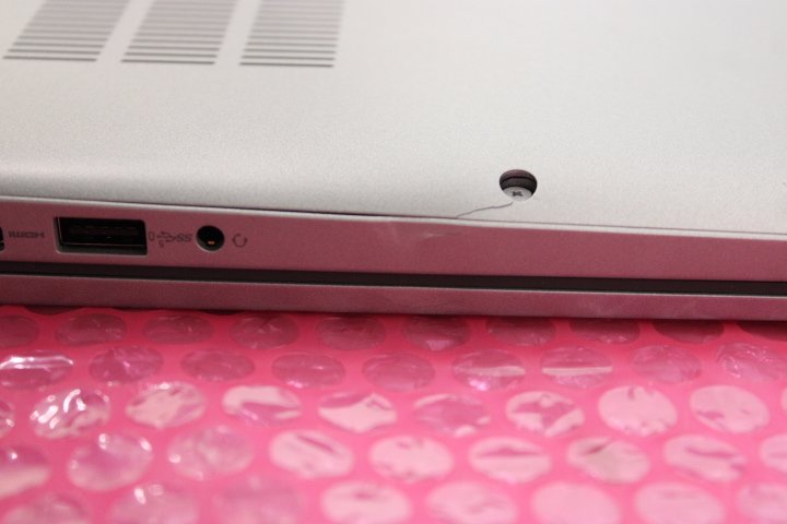 SALE OUT.  | Dell | Latitude 5450 | 14 " | IPS | FHD | 1920 x 1080 pixels | Anti-glare | Intel Ultra 5 | 135U | 16 GB | DDR5 | Solid-state drive capacity 512 GB | Intel Integrated Graphics | Windows 11 Pro | 802.11ax | Bluetooth version 5.3 | WWAN ready | Keyboard language Estonian | Keyboard backlit | Warranty 29 month(s) | DAMAGE ON THE RIGHT EDGE OF HOUSING