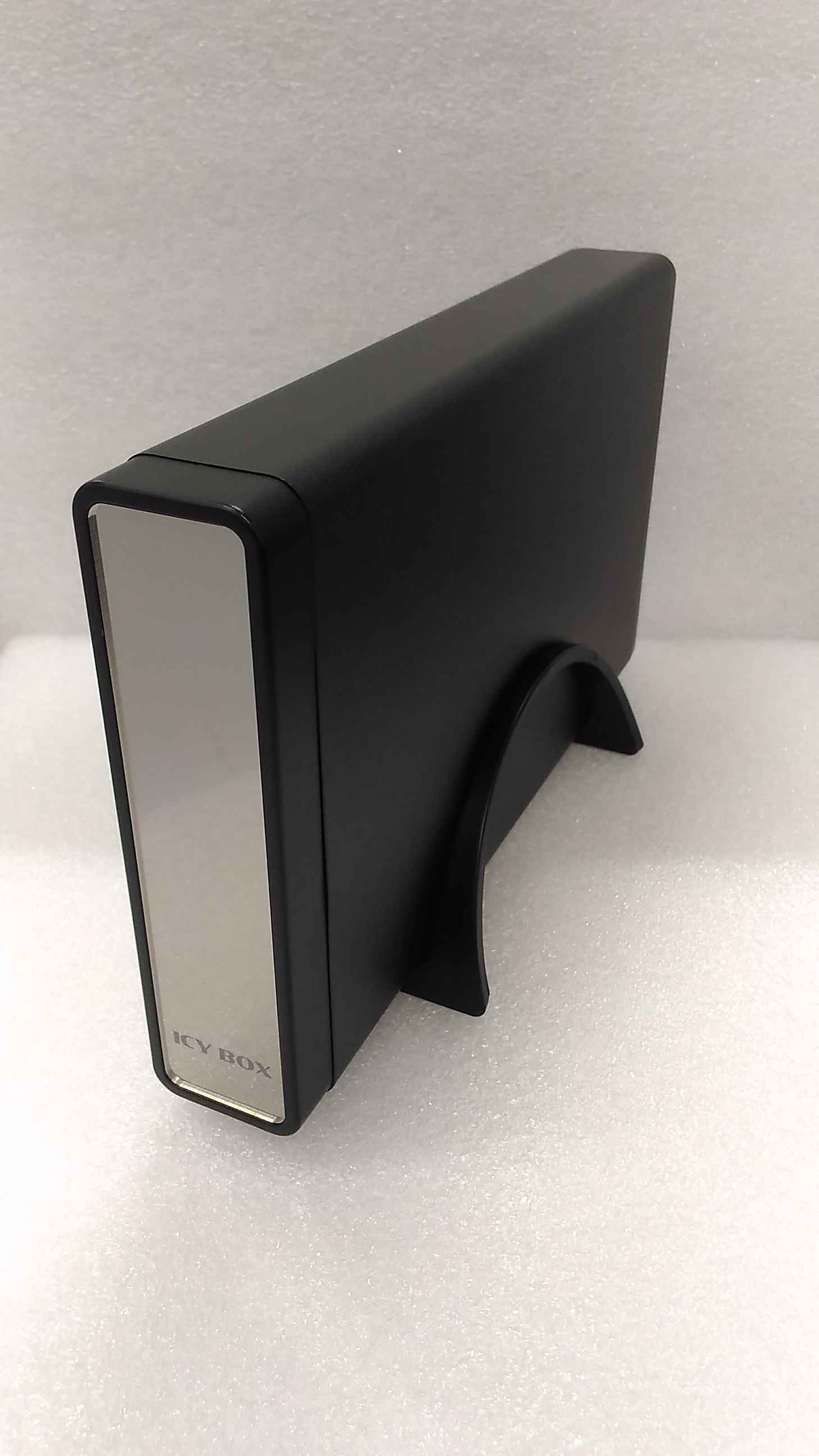 SALE OUT. Icy Box IB-377U3, External enclosure for 3.5" SATA HDDs with USB 3.0 interface and UASP Support | Raidsonic External enclosure for 3.5" SATA HDDs with USB 3.0 interface and UASP Support | IB-377U3 | USED, REFURBISHED, WITHOUT ORIGINAL PACKAGING AND MANUALS