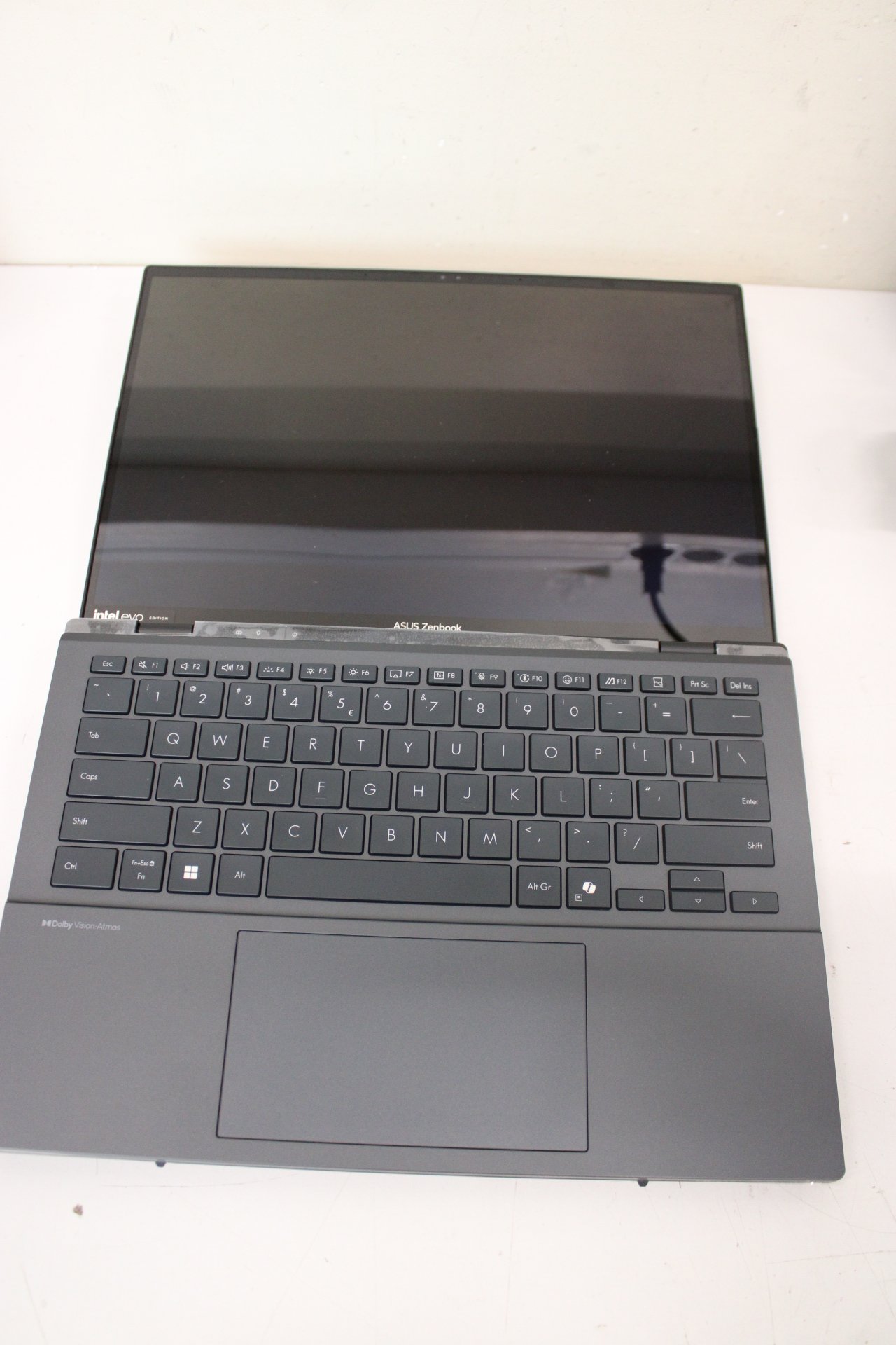 SALE OUT. Asus | Zenbook Duo UX8406CA-PZ009W | Basalt Gray | 14 " | OLED | Touchscreen | 3K | 2880 x 1800 pixels | Glossy | Intel Core Ultra 9 | 285H | 32 GB | LPDDR5X | Solid-state drive capacity 2000 GB | Intel Graphics | Windows 11 Home | 802.11be | Bluetooth version 5.4 | Keyboard language English | Keyboard backlit | Warranty 21 month(s) | SCRATCH ON BACK LEG