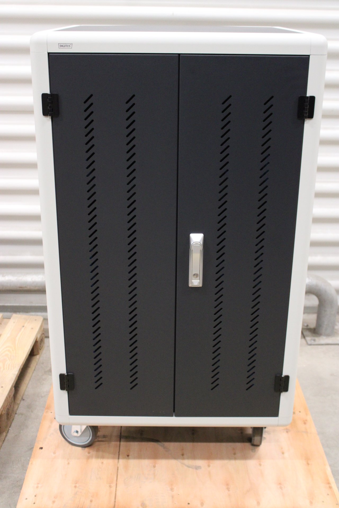 SALE OUT. Digitus Black | Charging Trolley 30 Notebooks / Tablets up to 15.6" | Pressure lock system with swiveling lever handle on the front and back door, lockable; Safety plug socket with switch on the side | REFURBISHED, USED, SCRATCHED ON THE LOWER LEFT SIDE, SMALL BEND ON THE LOWER FRONT SIDE